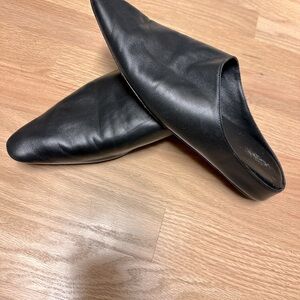 VINCE. Womens Black leather mule. Size 8.5, soft leather, great quality.
